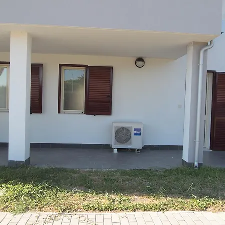 假日公园 Raffaello 科马基奥